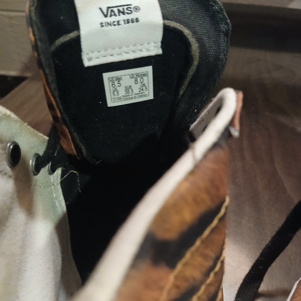 Vans - Picture 3 of 8
